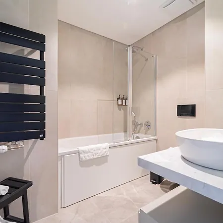 Bella Homes L Free Parking Apartment