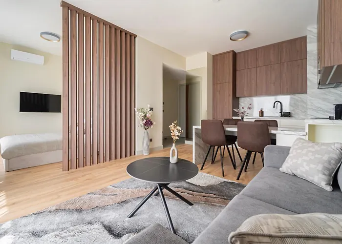 Bella Homes L Free Parking *