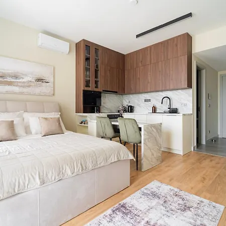 Bella Homes L Free Parking