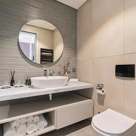 Bella Homes L Free Parking *