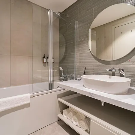 Bella Homes L Free Parking *