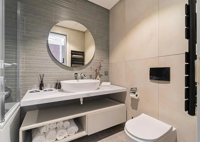 Bella Homes L Free Parking *