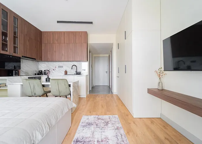 Bella Homes L Free Parking Апартаменты