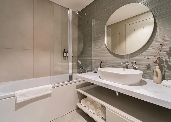Bella Homes L Free Parking *